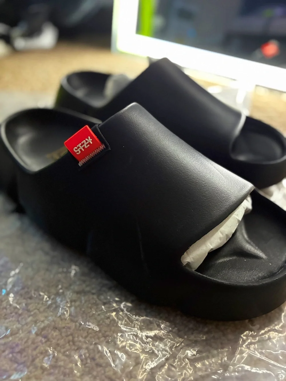 Stzy black slide